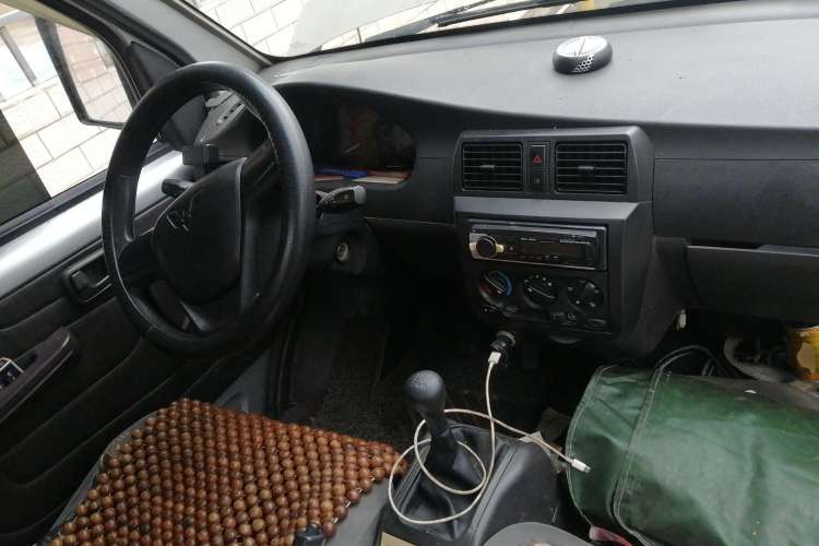 Used Wuling Rongguang Small Truck 2017 1.5L Single-Cab Basic Version L3C Center Console