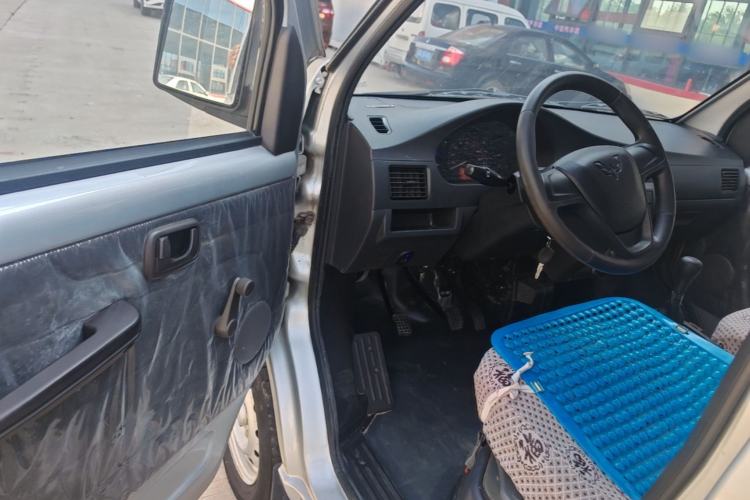 Used Wuling Rongguang Small Truck 2017 1.5L Double-Cab Basic Version L3C Driver Seat