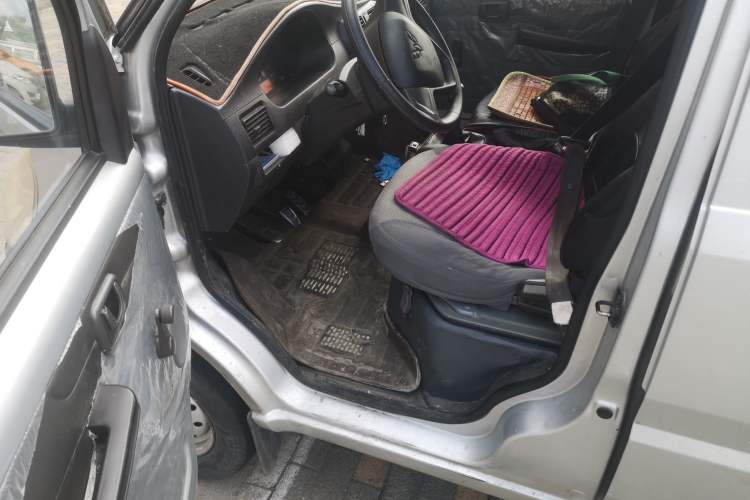 Used Wuling Rongguang Small Truck 2017 1.5L Double-Cab Basic Version L3C Driver Seat