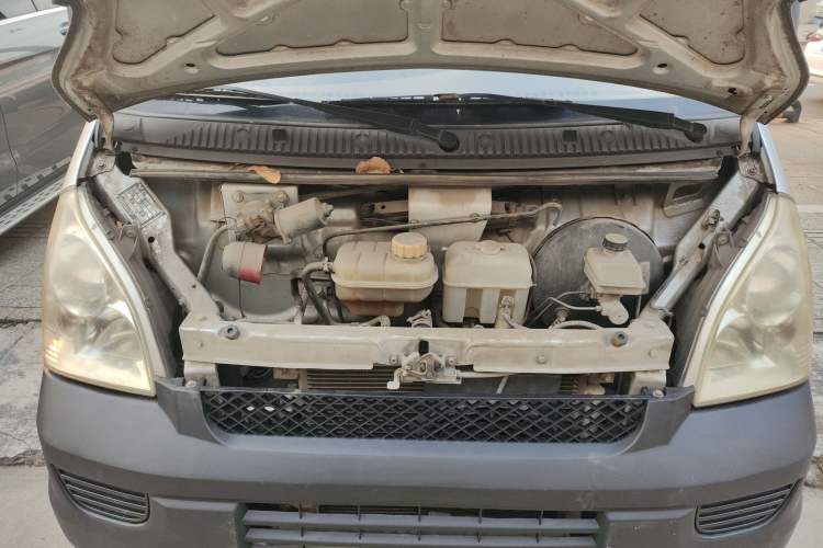 Used Wuling Rongguang Small Truck 2017 1.5L Double-Cab Basic Version L3C Engine Bay