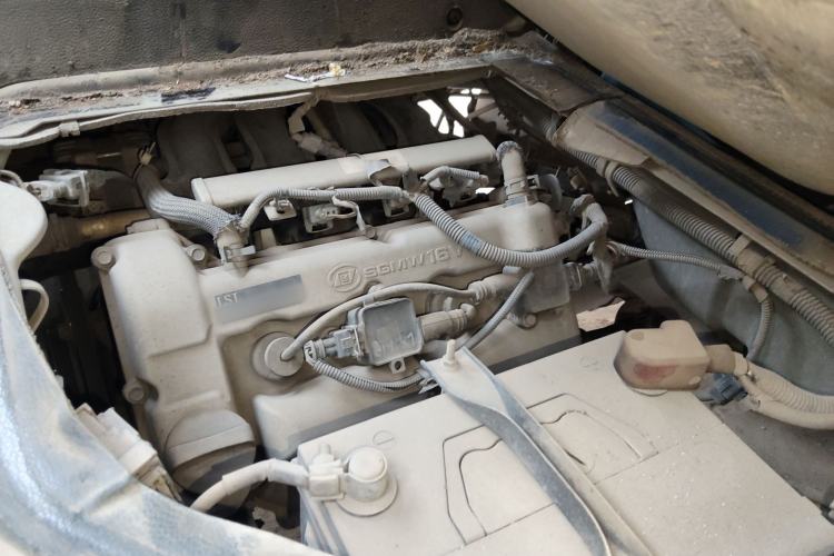 Used Wuling Rongguang Small Truck 2017 1.2L Double-Cab Basic Model LSI Engine Bay