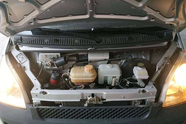 Used Wuling Rongguang Small Truck 2017 1.5L Double-Cab Basic Version L3C Engine Bay