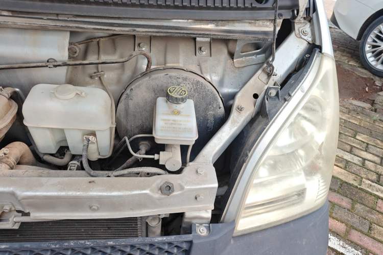 Used Wuling Rongguang Small Truck 2017 1.5L Single-Cab Basic Version L3C Engine Bay Left