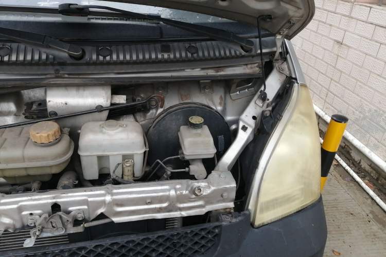 Used Wuling Rongguang Small Truck 2017 1.5L Single-Cab Basic Version L3C Engine Bay Left