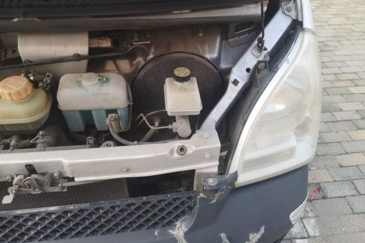 Used Wuling Rongguang Small Truck 2017 1.5L Double-Cab Basic Version L3C Engine Bay Left
