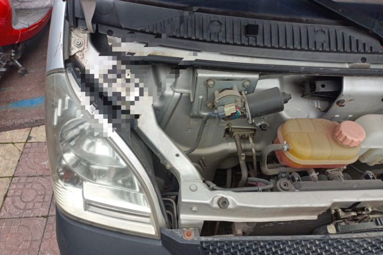 Used Wuling Rongguang Small Truck 2017 1.2L Single-Row Basic Model LSI Engine Bay Right