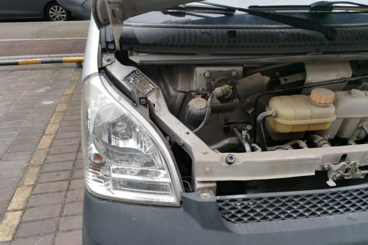 Used Wuling Rongguang Small Truck 2017 1.5L Single-Cab Basic Version L3C Engine Bay Right