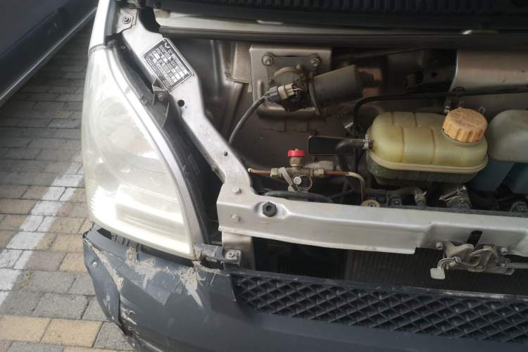 Used Wuling Rongguang Small Truck 2017 1.5L Double-Cab Basic Version L3C Engine Bay Right