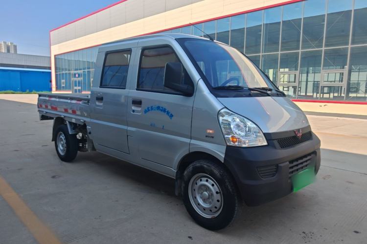 Used Wuling Rongguang Small Truck 2017 1.5L Double-Cab Basic Version L3C Front Right 45 Deg