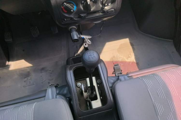Used Wuling Rongguang Small Truck 2017 1.2L Double-Cab Basic Model LSI Gear Lever