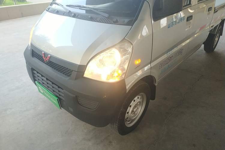 Used Wuling Rongguang Small Truck 2017 1.5L Double-Cab Basic Version L3C Left Front Headlight