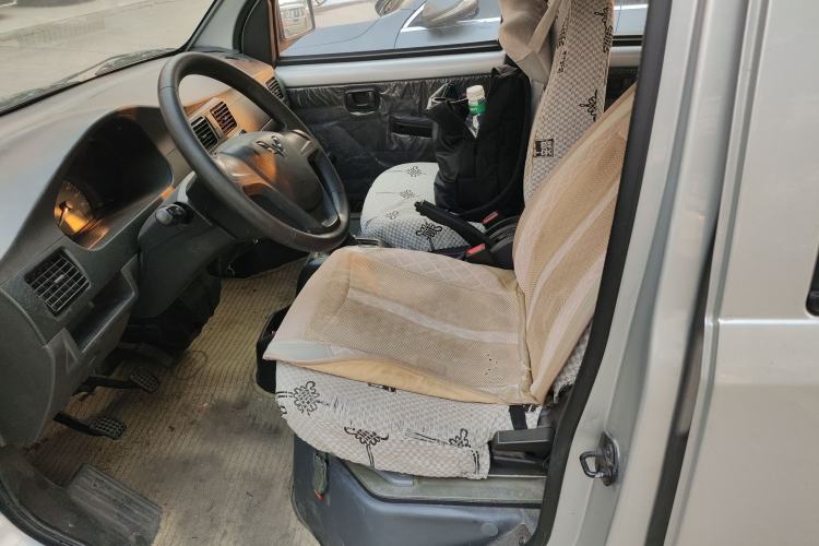 Used Wuling Rongguang Small Truck 2017 1.5L Double-Cab Basic Version L3C Left Front Seat