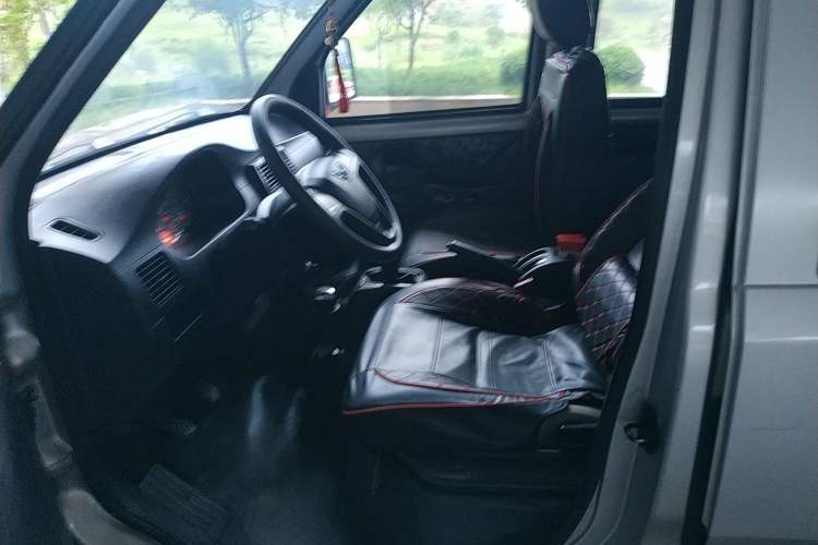 Used Wuling Rongguang Small Truck 2017 1.5L Double-Cab Basic Version L3C Left Front Seat