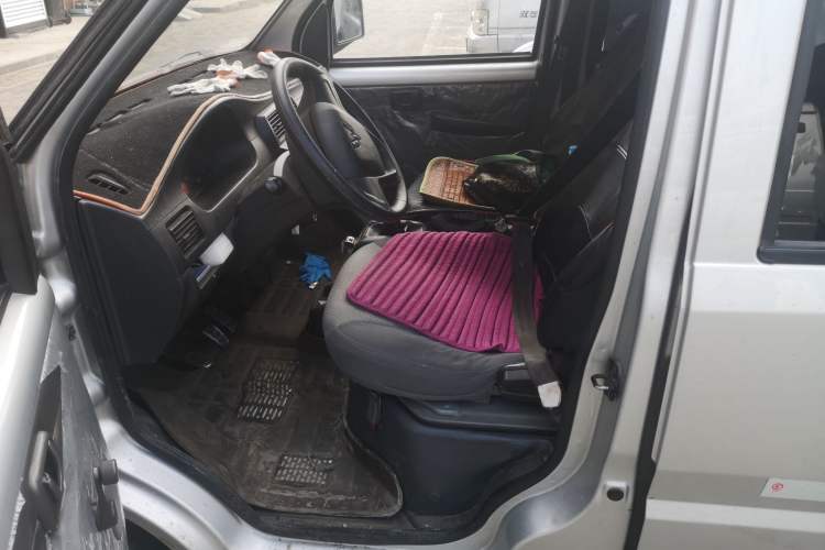 Used Wuling Rongguang Small Truck 2017 1.5L Double-Cab Basic Version L3C Left Front Seat