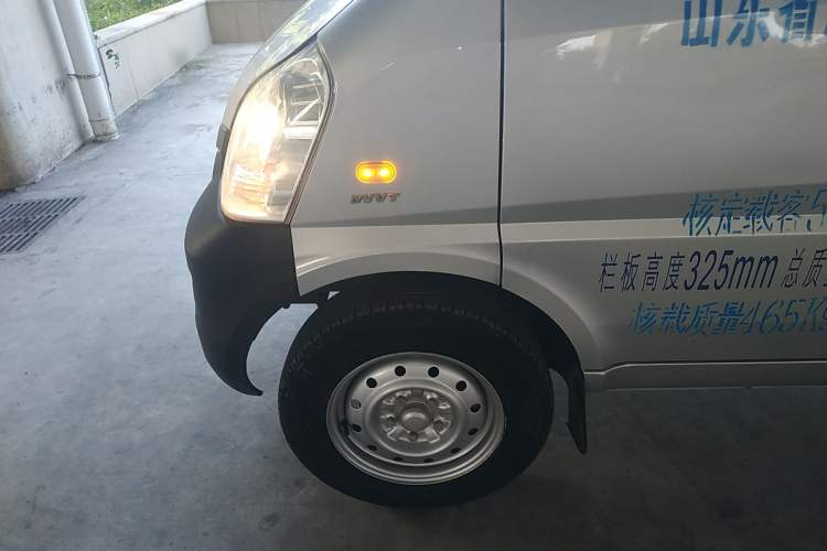 Used Wuling Rongguang Small Truck 2017 1.5L Double-Cab Basic Version L3C Left Front Wheel Hub