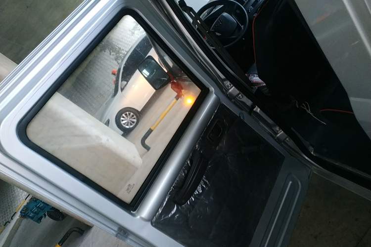Used Wuling Rongguang Small Truck 2017 1.5L Double-Cab Basic Version L3C Left Rear Door Interior