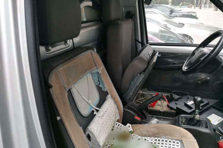 Used Wuling Rongguang Small Truck 2017 1.5L Single-Cab Basic Version L3C Left Rear Seat