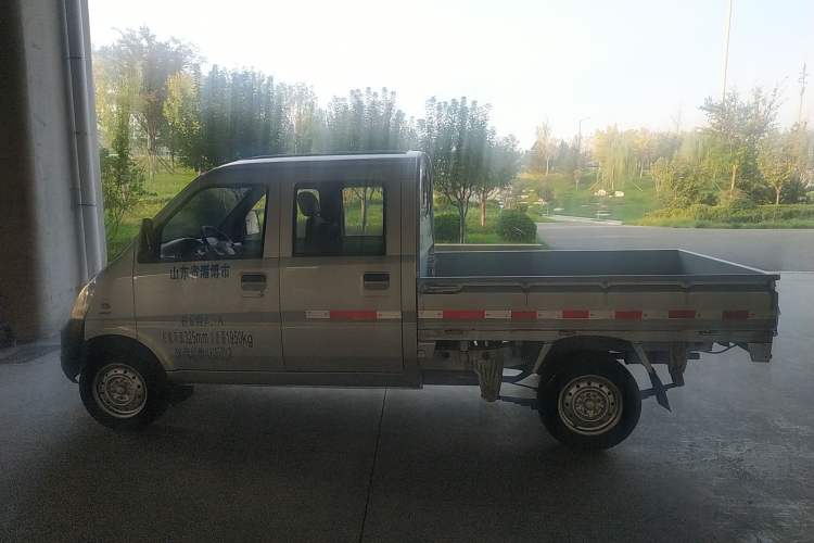 Used Wuling Rongguang Small Truck 2017 1.5L Double-Cab Basic Version L3C Left Rear Seat