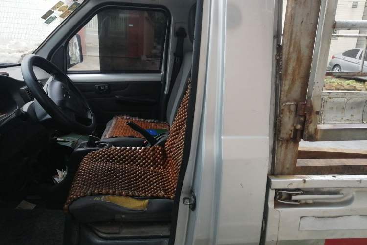 Used Wuling Rongguang Small Truck 2017 1.5L Single-Cab Basic Version L3C Left Rear Seat