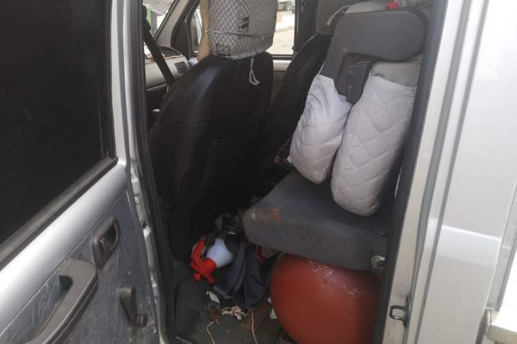 Used Wuling Rongguang Small Truck 2017 1.5L Double-Cab Basic Version L3C Left Rear Seat