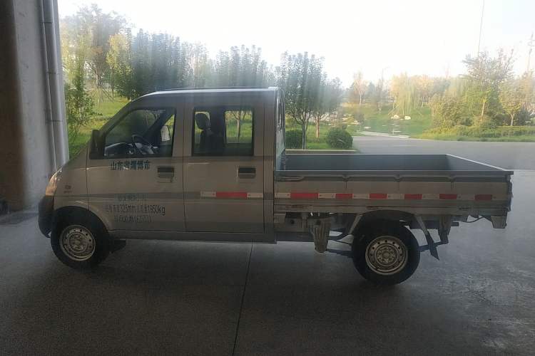 Used Wuling Rongguang Small Truck 2017 1.5L Double-Cab Basic Version L3C Left Side