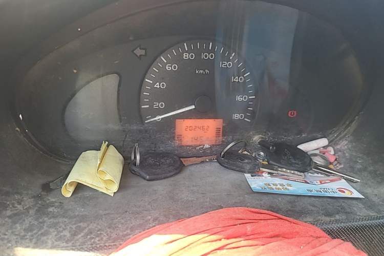 Used Wuling Rongguang Small Truck  Odometer Close Up