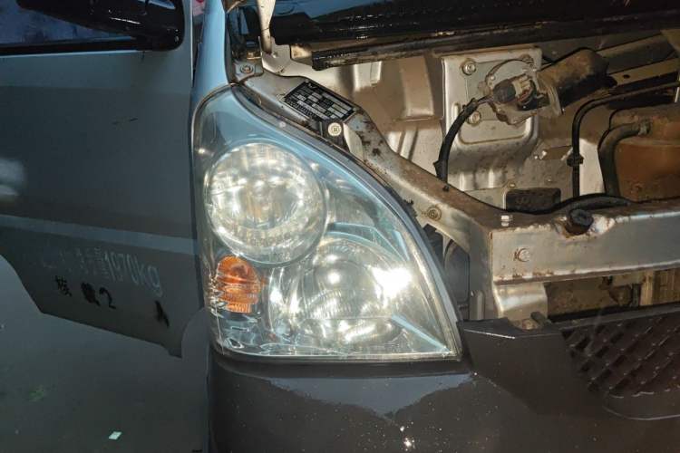 Used Wuling Rongguang Small Truck 2017 1.5L Single-Cab Basic Version L3C Right Front Headlight