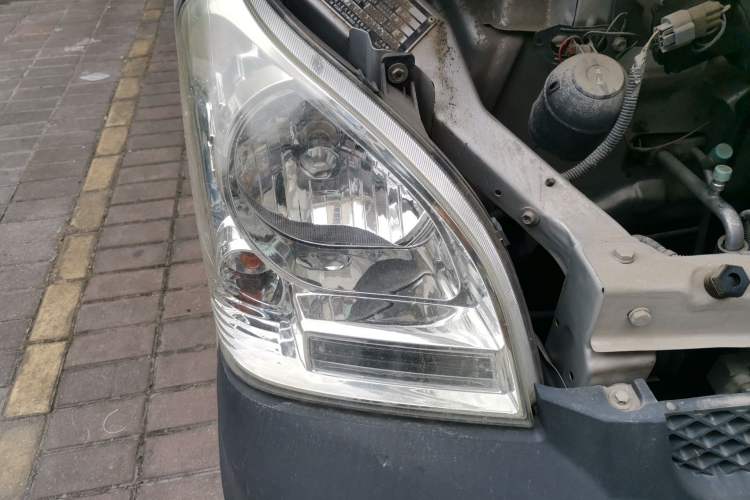 Used Wuling Rongguang Small Truck 2017 1.5L Single-Cab Basic Version L3C Right Front Headlight