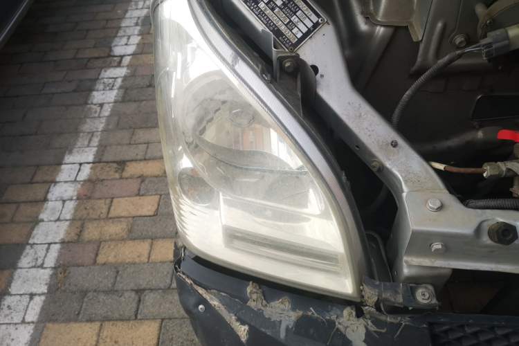 Used Wuling Rongguang Small Truck 2017 1.5L Double-Cab Basic Version L3C Right Front Headlight