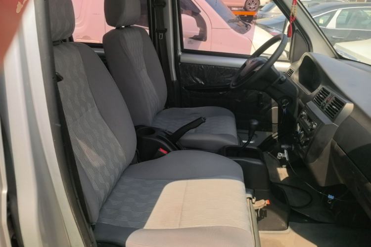 Used Wuling Rongguang Small Truck 2017 1.2L Double-Cab Basic Model LSI Right Front Seat