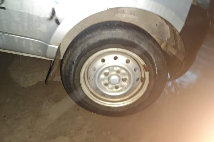 Used Wuling Rongguang Small Truck 2017 1.5L Single-Cab Basic Version L3C Right Front Wheel Hub