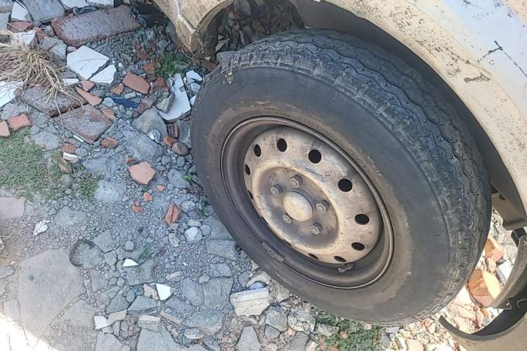Used Wuling Rongguang Small Truck  Right Front Wheel Hub