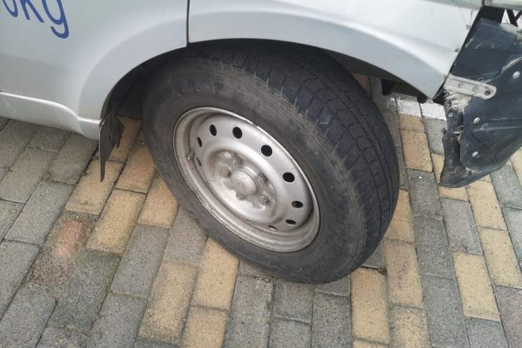 Used Wuling Rongguang Small Truck 2017 1.5L Double-Cab Basic Version L3C Right Front Wheel Hub