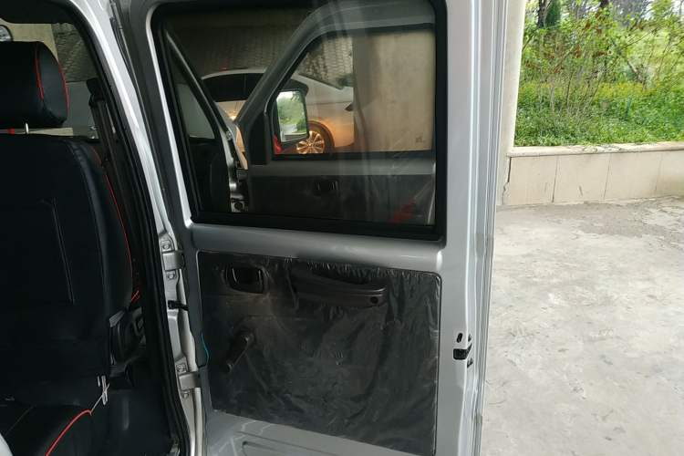 Used Wuling Rongguang Small Truck 2017 1.5L Double-Cab Basic Version L3C Right Rear Door Interior