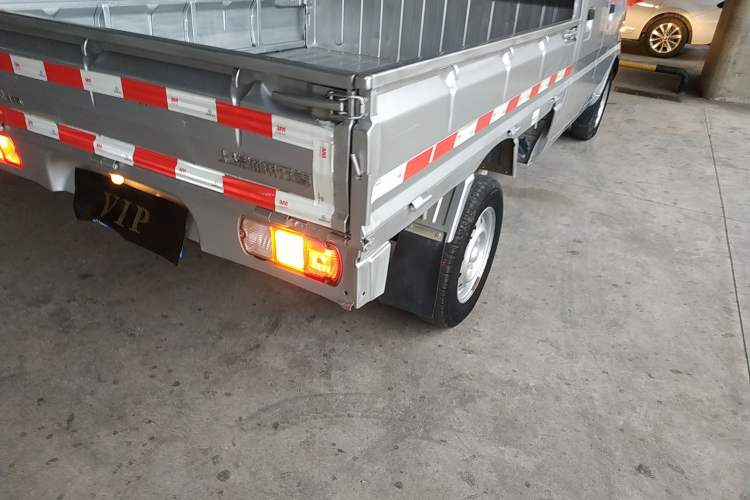 Used Wuling Rongguang Small Truck 2017 1.5L Double-Cab Basic Version L3C Right Rear Taillight