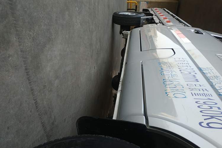 Used Wuling Rongguang Small Truck 2017 1.5L Double-Cab Basic Version L3C Right Side Sill