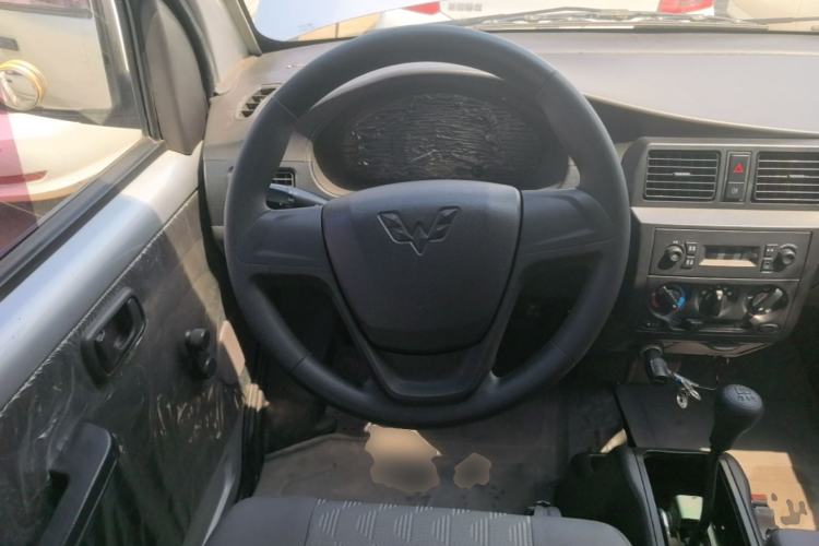 Used Wuling Rongguang Small Truck 2017 1.2L Double-Cab Basic Model LSI Steering Wheel