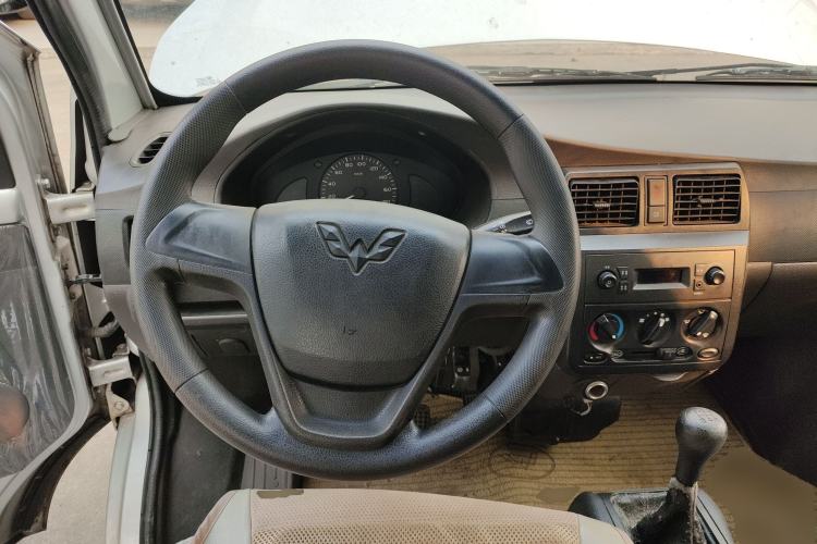 Used Wuling Rongguang Small Truck 2017 1.5L Double-Cab Basic Version L3C Steering Wheel