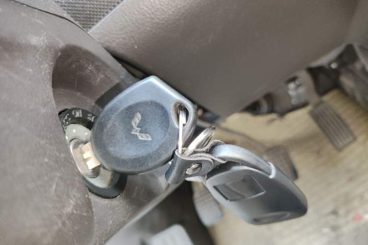 Used Wuling Rongguang Small Truck 2017 1.5L Double-Cab Basic Version L3C Vehicle Key