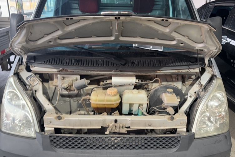 Used Wuling Rongguang Small Truck 2017 1.5L Single-Cab Basic Version L3C Engine Bay