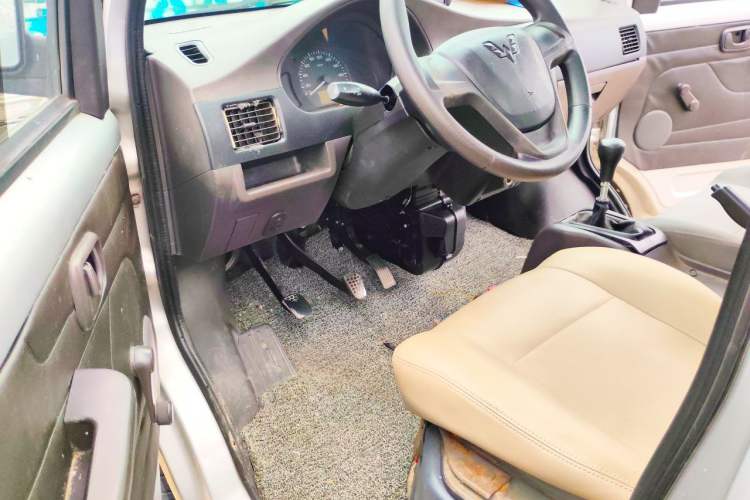 Used Wuling Rongguang Small Truck 2018 1.5L New Card Single-Row L3C Driver Seat