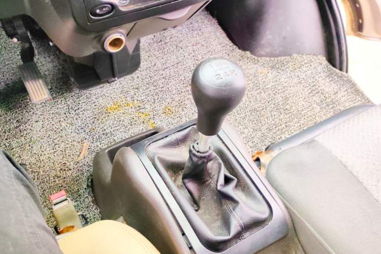 Used Wuling Rongguang Small Truck 2018 1.5L New Card Single-Row L3C Gear Lever