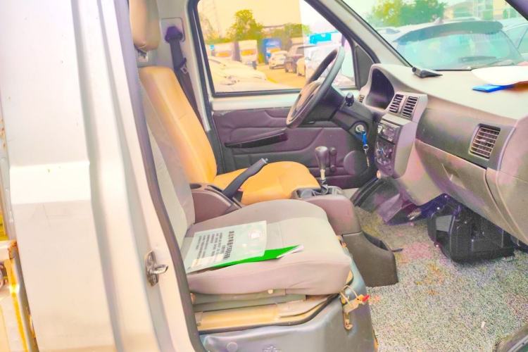 Used Wuling Rongguang Small Truck 2018 1.5L New Card Single-Row L3C Left Rear Seat