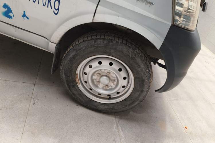 Used Wuling Rongguang Small Truck  Right Front Wheel Hub