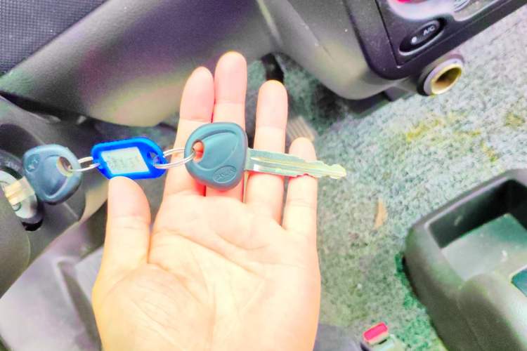 Used Wuling Rongguang Small Truck 2018 1.5L New Card Single-Row L3C Vehicle Key