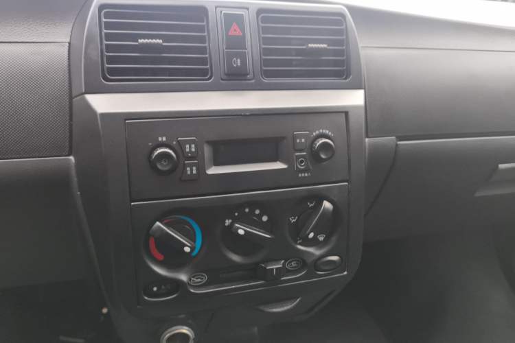 Used Wuling Rongguang Small Truck 2019 1.2L Base Model Single-Row LSI Audio And AC Panel
