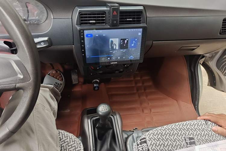 Used Wuling Rongguang Small Truck 2019 1.5L Base Version Double-Cab Euro VI L3C Audio And AC Panel