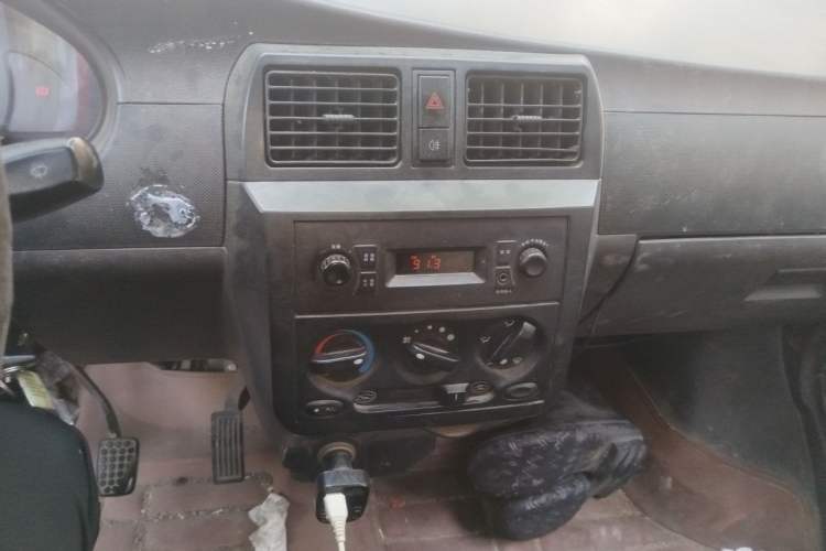 Used Wuling Rongguang Small Truck 2019 1.5L Base Single-Row Emission Standard VI L3C Audio And AC Panel