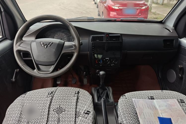 Used Wuling Rongguang Small Truck 2019 1.5L Base Version Double-Cab Euro VI L3C Center Console