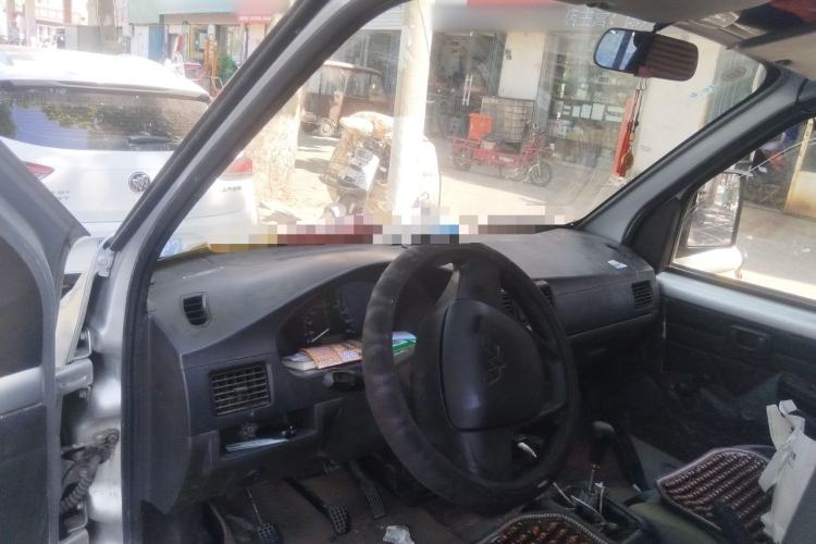 Used Wuling Rongguang Small Truck 2019 1.5L Base Single-Row Emission Standard VI L3C Center Console